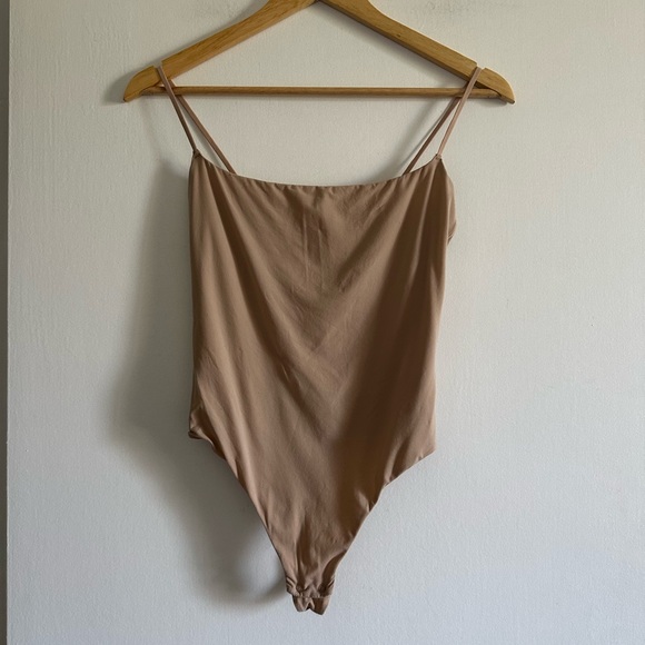 SKIMS Tan Lightweight Fits Everybody Classic Tank Bodysuit size Medium - Picture 1 of 5